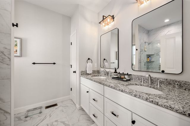 7 Sunflower Way, Plymouth, MA 02360