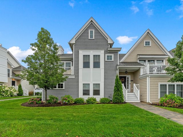 7 Sunflower Way, Plymouth, MA 02360