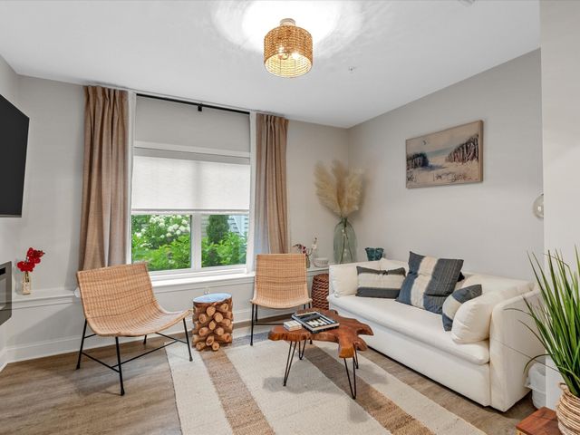 7 Sunflower Way, Plymouth, MA 02360