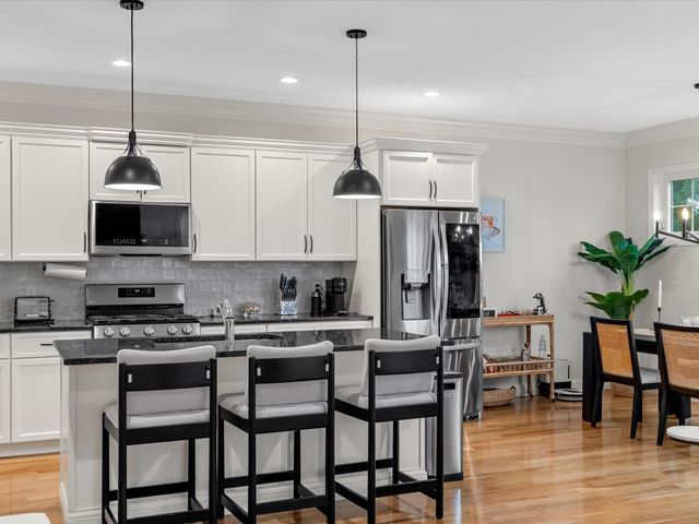 7 Sunflower Way, Plymouth, MA 02360
