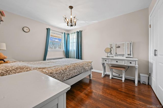 4 Birchwood Park Drive, Syosset, NY 11791