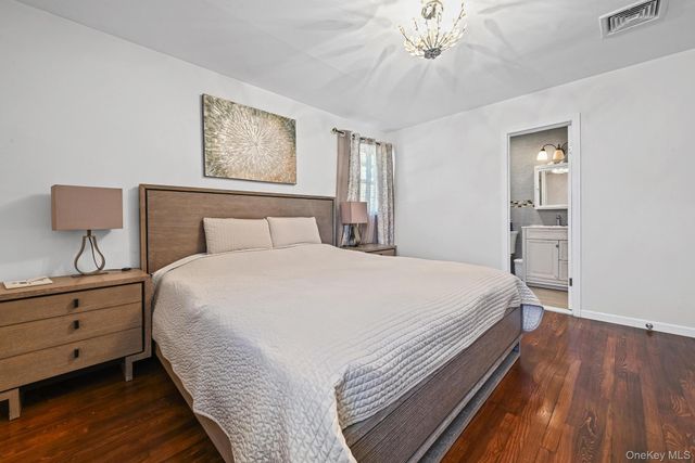 4 Birchwood Park Drive, Syosset, NY 11791