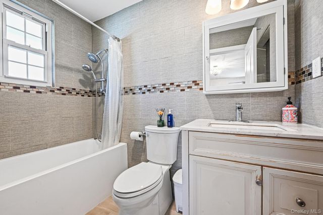 4 Birchwood Park Drive, Syosset, NY 11791