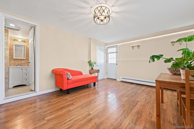 4 Birchwood Park Drive, Syosset, NY 11791