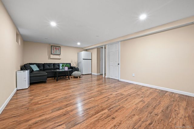 4 Birchwood Park Drive, Syosset, NY 11791