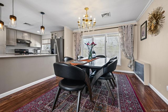 4 Birchwood Park Drive, Syosset, NY 11791