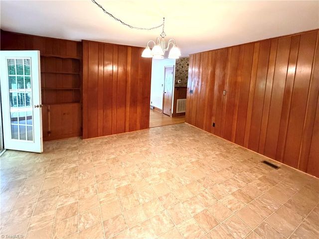 176 Robin Road, Elkin, NC 28621
