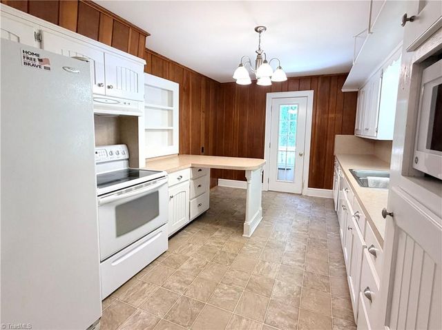 176 Robin Road, Elkin, NC 28621