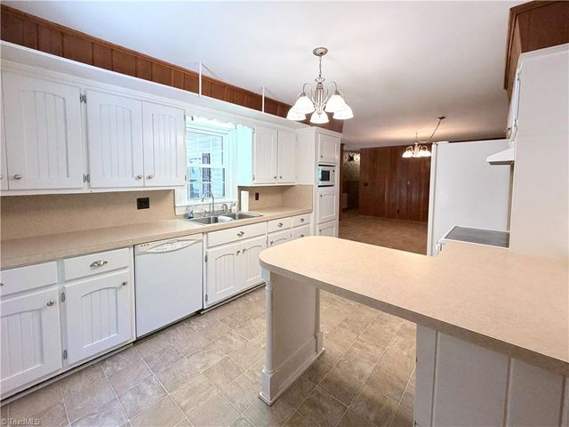 176 Robin Road, Elkin, NC 28621