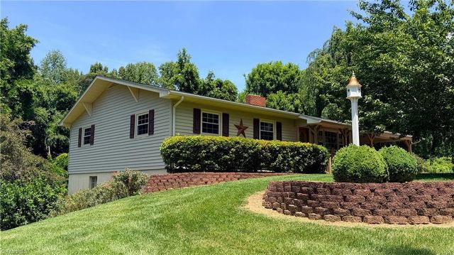 176 Robin Road, Elkin, NC 28621