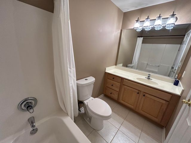 1717 Apple Blossom Drive 3, Munster, IN 46321