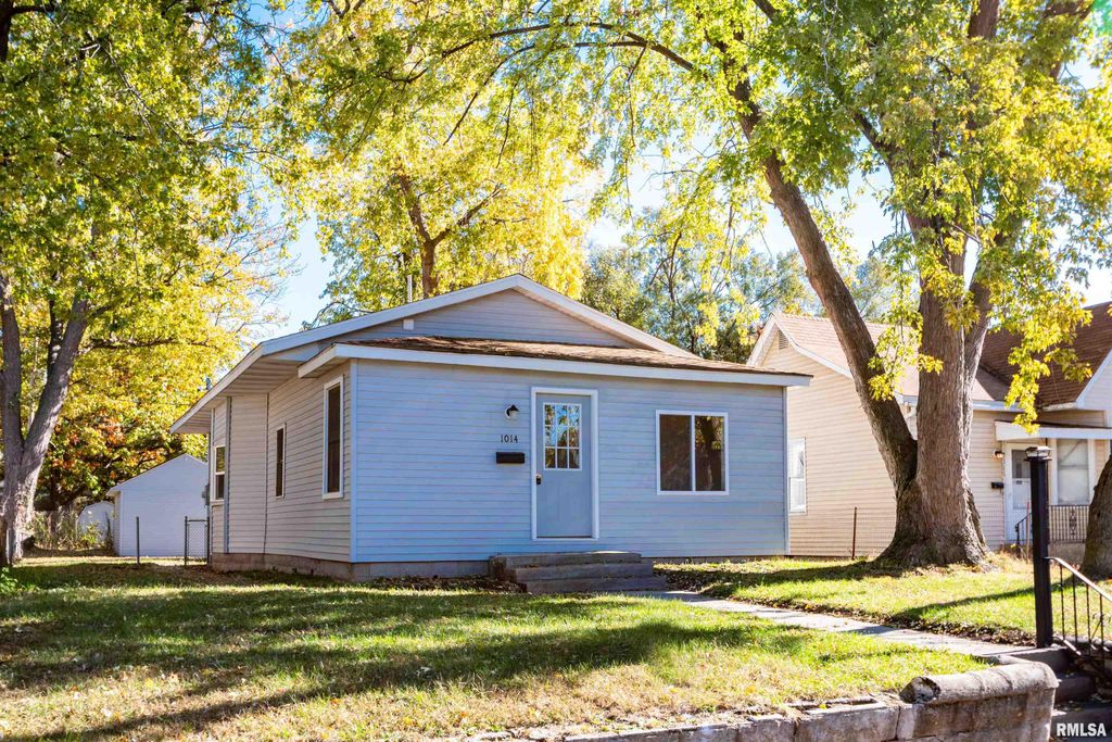 1014 S 3RD Street, Pekin, IL 61554