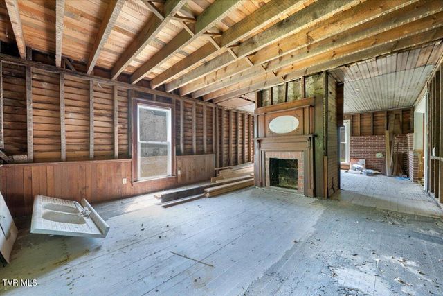 21570 Alvarado Road, Abingdon, VA 24211