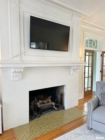 1136 W STATE Street, Jacksonville, IL 62650