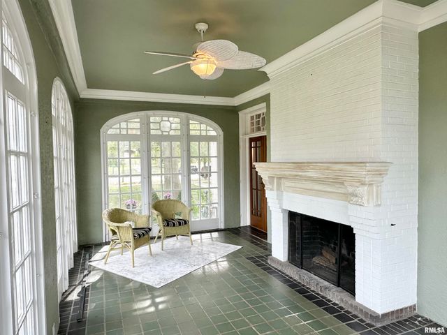 1136 W STATE Street, Jacksonville, IL 62650