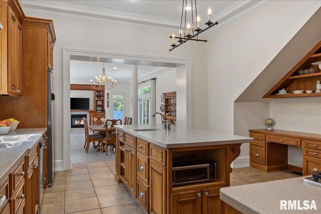 1136 W STATE Street, Jacksonville, IL 62650