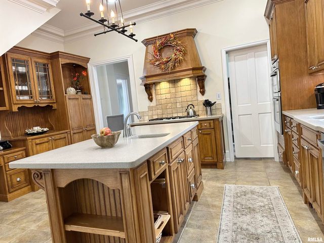 1136 W STATE Street, Jacksonville, IL 62650