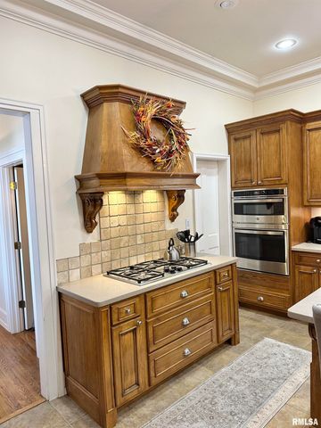 1136 W STATE Street, Jacksonville, IL 62650