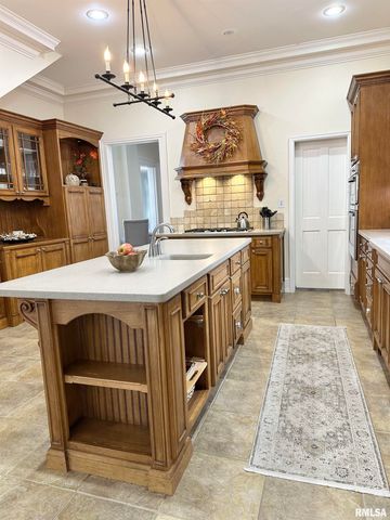 1136 W STATE Street, Jacksonville, IL 62650