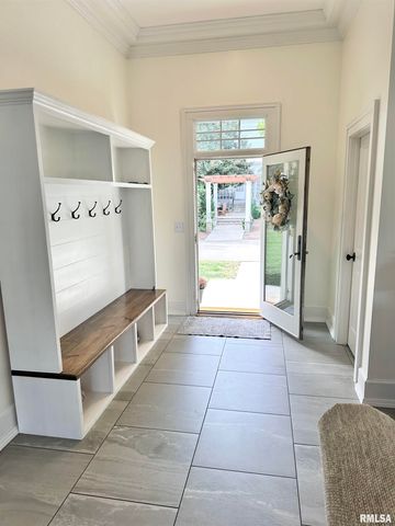 1136 W STATE Street, Jacksonville, IL 62650