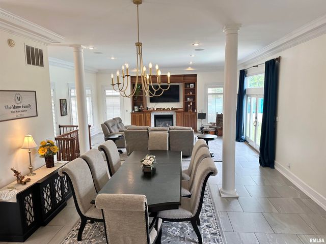 1136 W STATE Street, Jacksonville, IL 62650