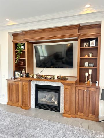 1136 W STATE Street, Jacksonville, IL 62650