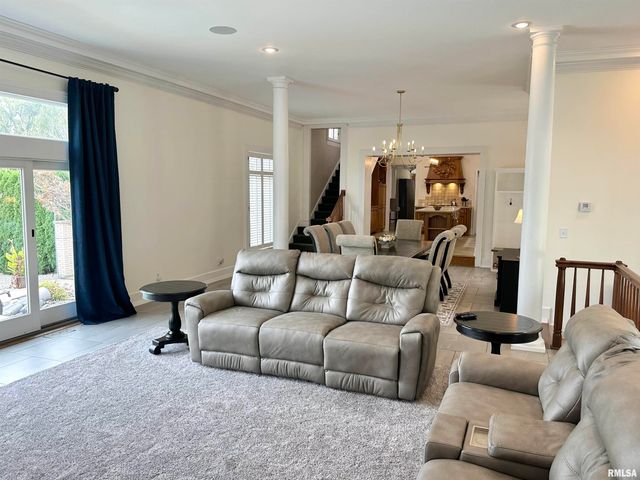 1136 W STATE Street, Jacksonville, IL 62650