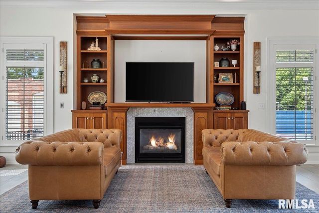 1136 W STATE Street, Jacksonville, IL 62650