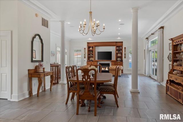 1136 W STATE Street, Jacksonville, IL 62650