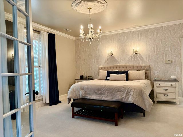 1136 W STATE Street, Jacksonville, IL 62650