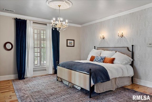 1136 W STATE Street, Jacksonville, IL 62650