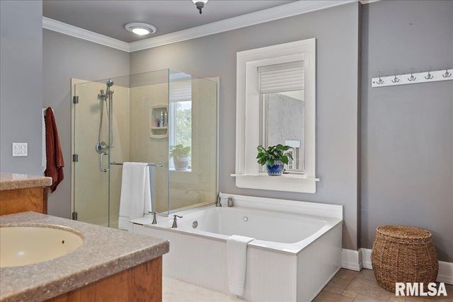 1136 W STATE Street, Jacksonville, IL 62650