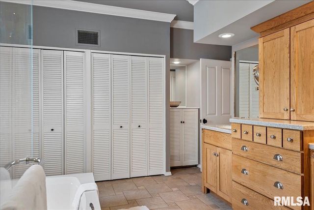 1136 W STATE Street, Jacksonville, IL 62650