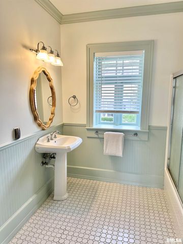 1136 W STATE Street, Jacksonville, IL 62650