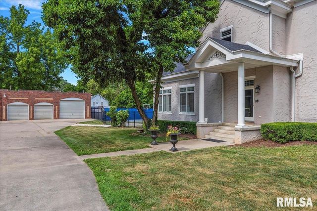 1136 W STATE Street, Jacksonville, IL 62650