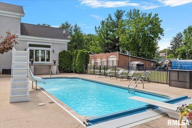 1136 W STATE Street, Jacksonville, IL 62650