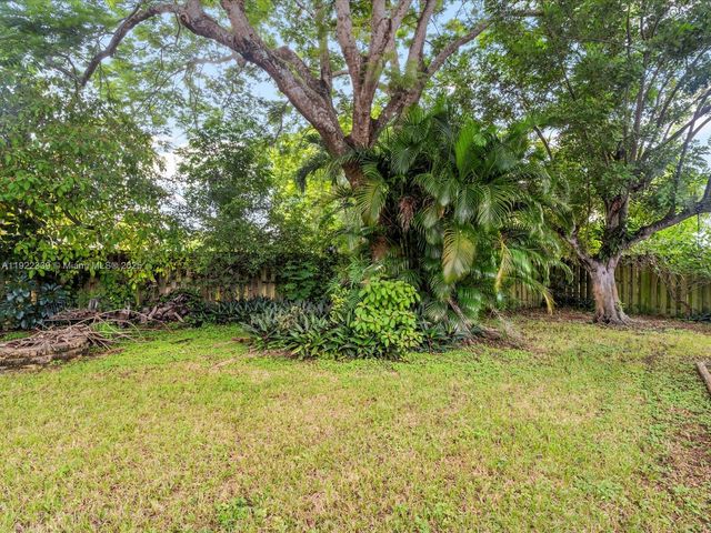 16621 Royal Poinciana Ct, Weston, FL 33326