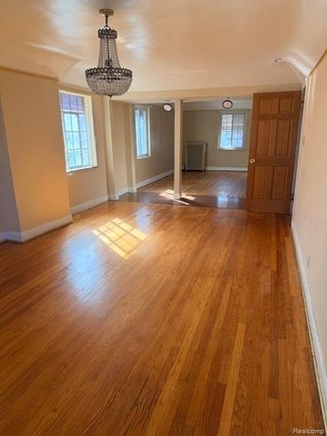 18303 Santa Barbara Drive, Detroit, MI 48221