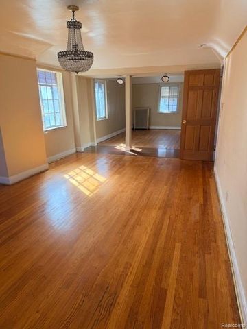 18303 Santa Barbara Drive, Detroit, MI 48221