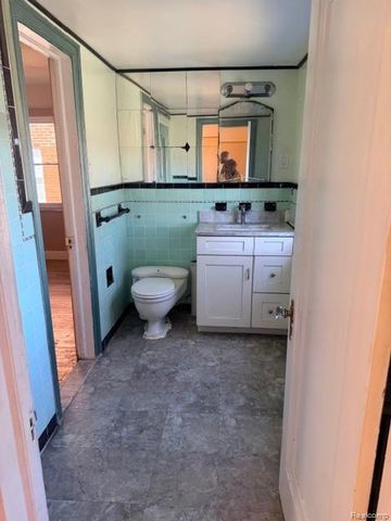 18303 Santa Barbara Drive, Detroit, MI 48221