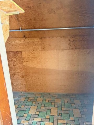 18303 Santa Barbara Drive, Detroit, MI 48221