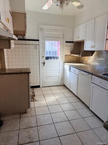 18303 Santa Barbara Drive, Detroit, MI 48221