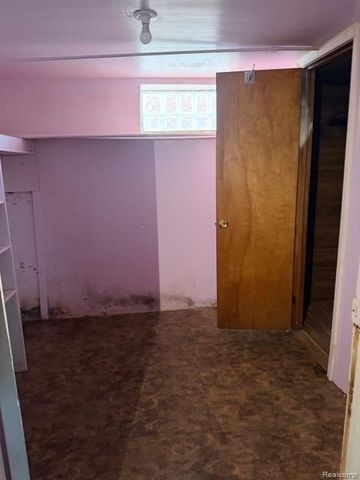 18303 Santa Barbara Drive, Detroit, MI 48221