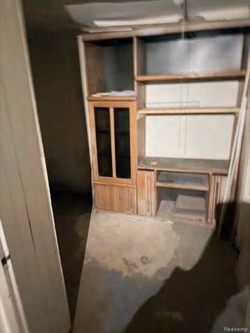 18303 Santa Barbara Drive, Detroit, MI 48221