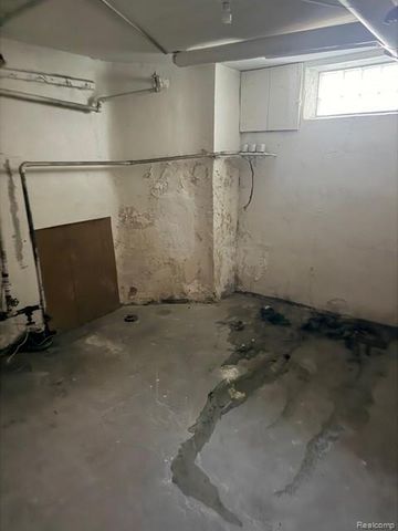 18303 Santa Barbara Drive, Detroit, MI 48221