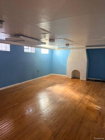 18303 Santa Barbara Drive, Detroit, MI 48221