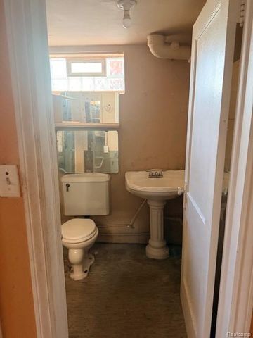 18303 Santa Barbara Drive, Detroit, MI 48221