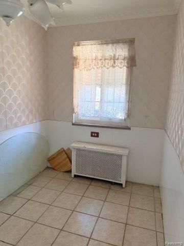 18303 Santa Barbara Drive, Detroit, MI 48221