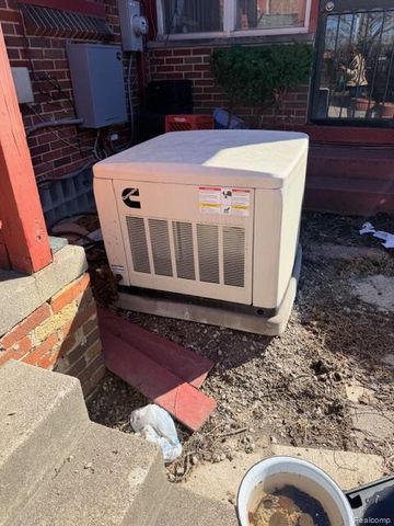 18303 Santa Barbara Drive, Detroit, MI 48221