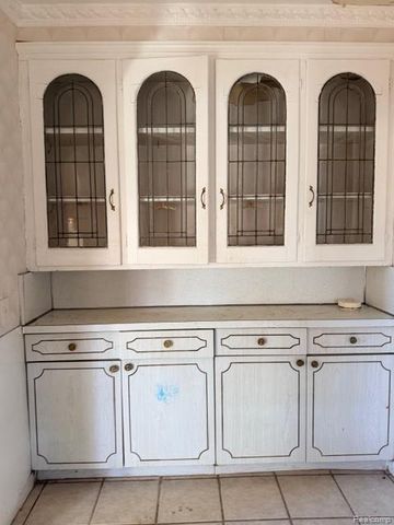 18303 Santa Barbara Drive, Detroit, MI 48221